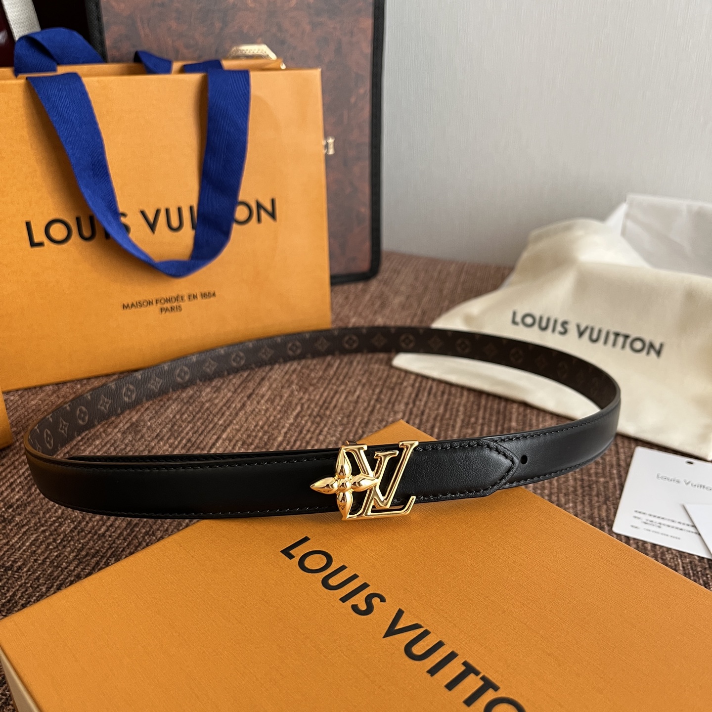 ルイヴィトン LV Bloom 20mm リバーシブルベルト ブラック ゴールド 詳細画像 1