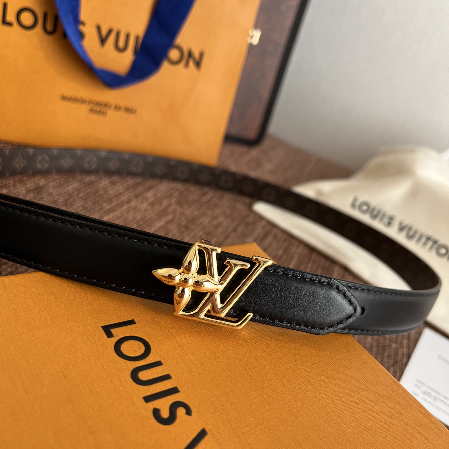 ルイヴィトン LV Bloom 20mm リバーシブルベルト ブラック ゴールド 詳細画像 2