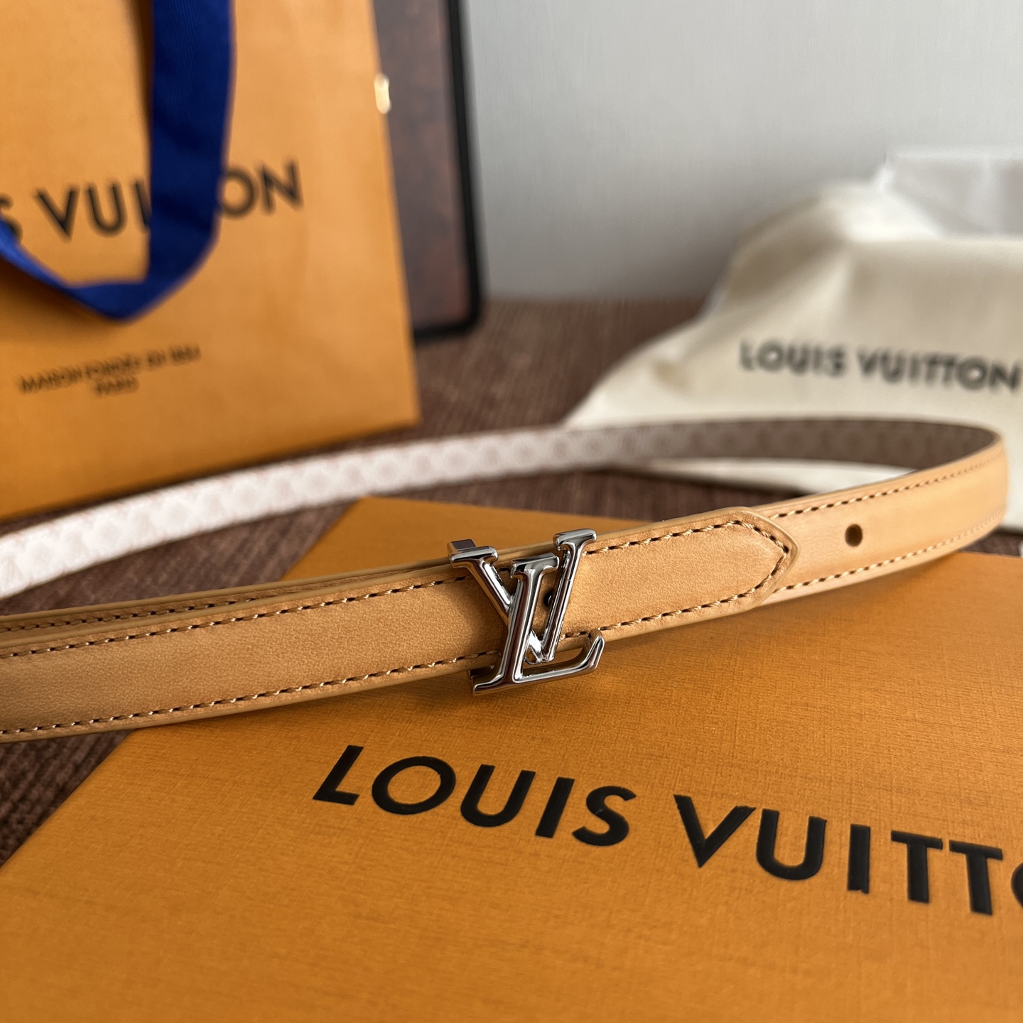 ルイヴィトン Mini LV 15mm リバーシブルベルト デューン シルバー 詳細画像 2