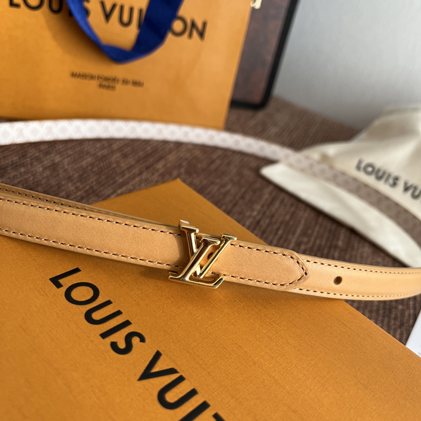 ルイヴィトン Mini LV 15mm リバーシブルベルト デューン ゴールド 詳細画像 2
