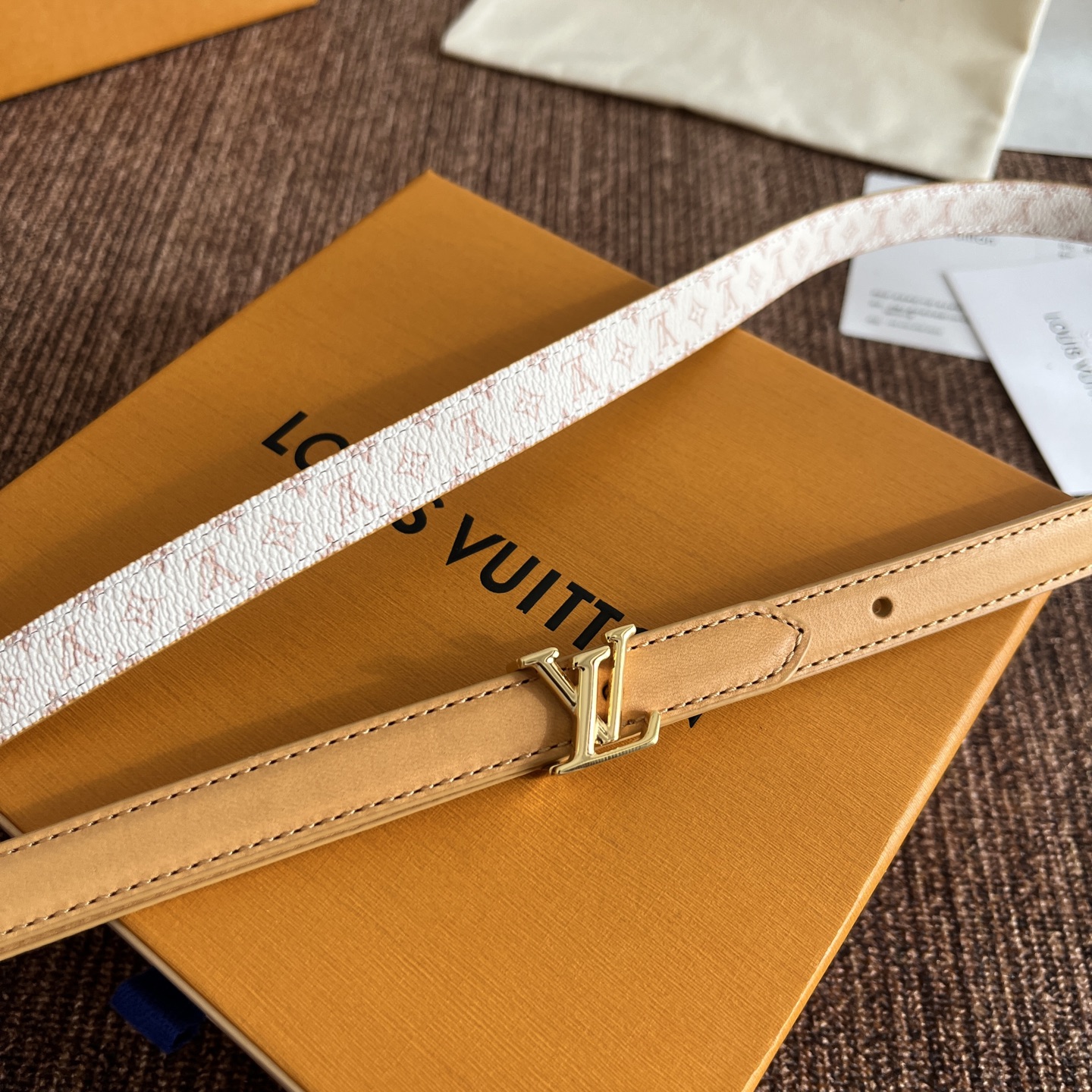 ルイヴィトン Mini LV 15mm リバーシブルベルト デューン ゴールド 詳細画像 3