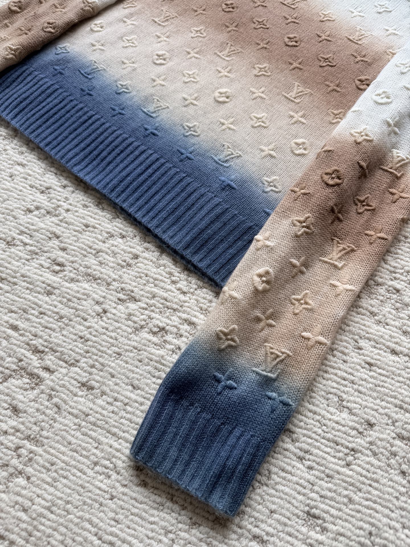 ルイヴィトン 3D刺繍 タイダイ カシミヤセーター ブルー/ベージュ 詳細画像 3
