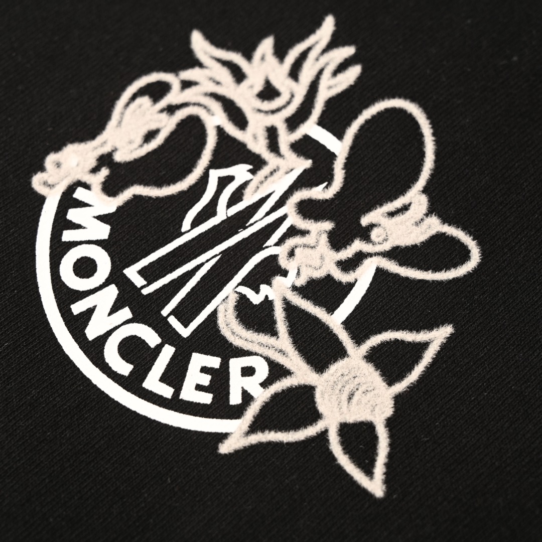 モンクレール 胸元ドラゴンロゴ刺繍 Tシャツ ブラック 画像 5