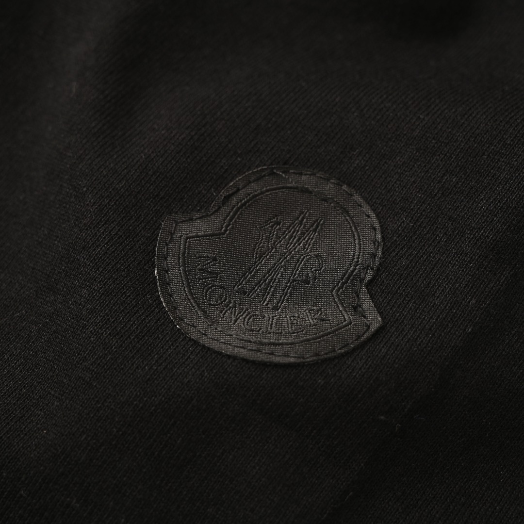 モンクレール 胸元ドラゴンロゴ刺繍 Tシャツ ブラック 画像 6