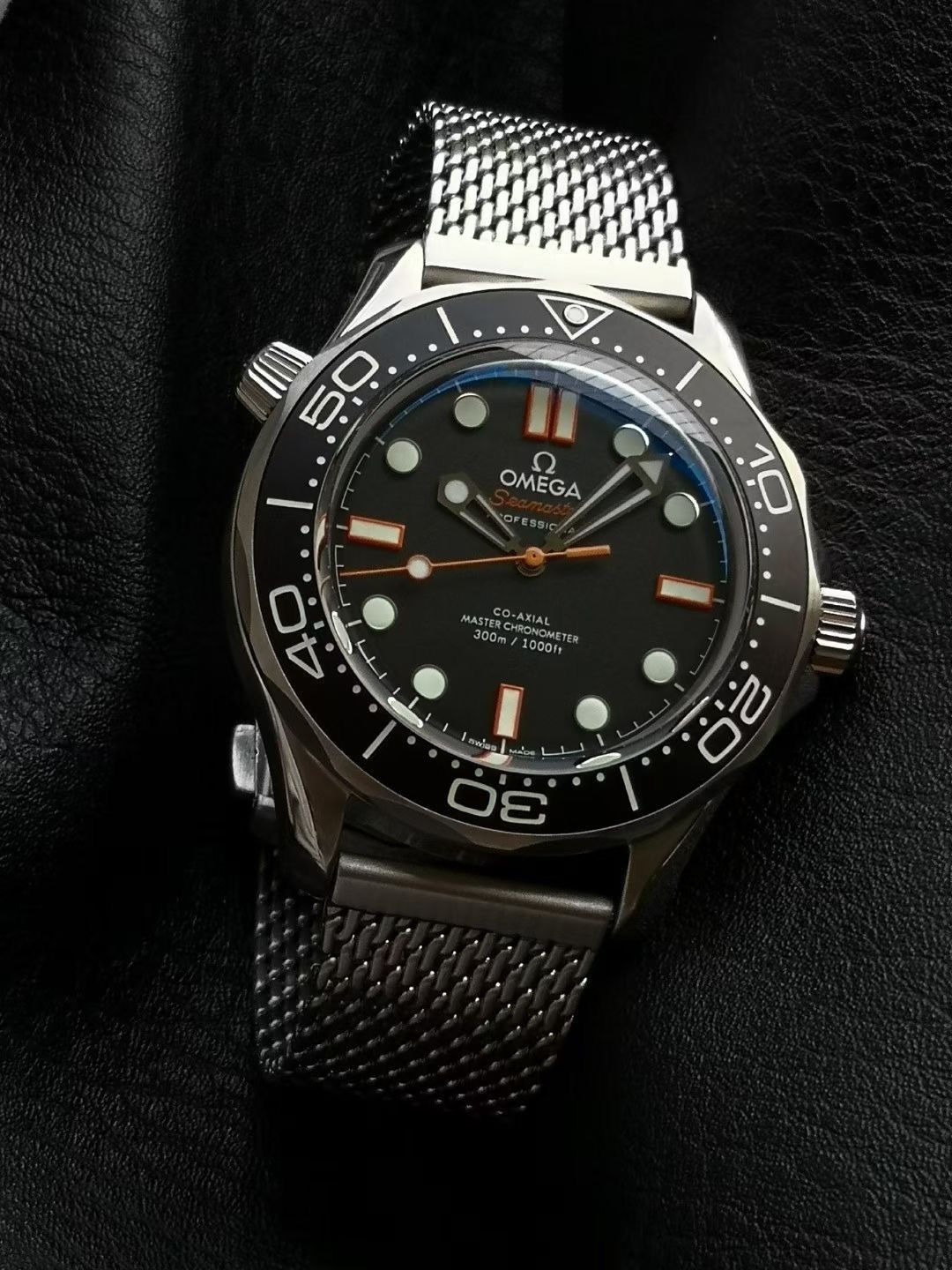 オメガ Seamaster Diver 300M 007エディション ブラック グレーメッシュ 210.90.42.20.01.001 詳細画像 3