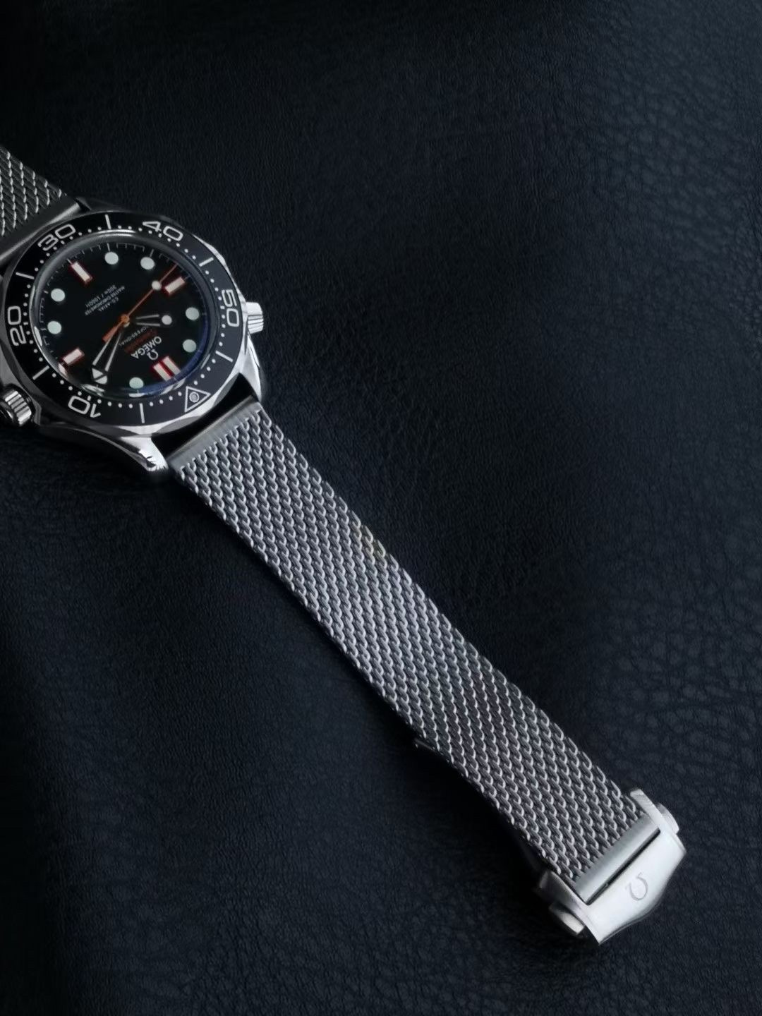 オメガ Seamaster Diver 300M 007エディション ブラック グレーメッシュ 210.90.42.20.01.001 画像 7