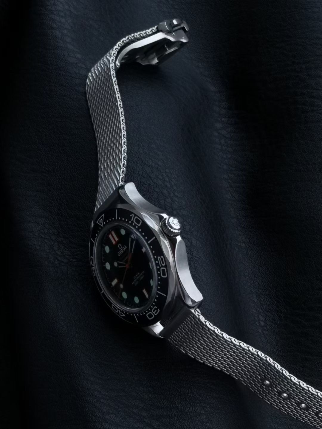 オメガ Seamaster Diver 300M 007エディション ブラック グレーメッシュ 210.90.42.20.01.001 画像 8