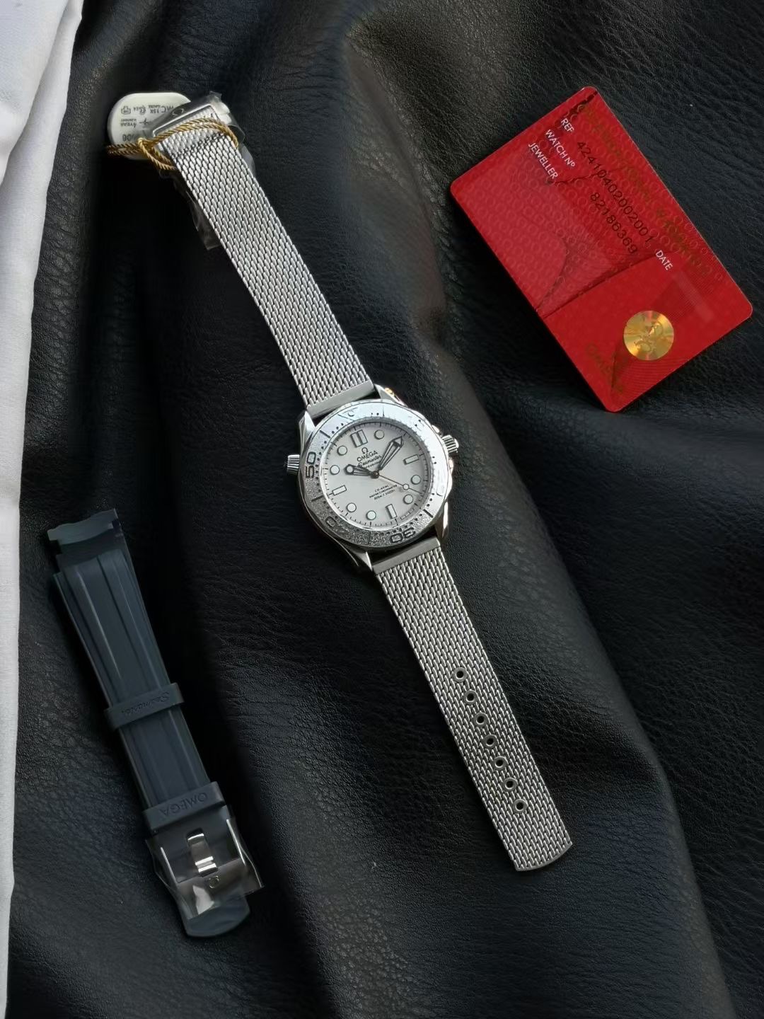 オメガ Seamaster Diver 300M 007エディション グレーメッシュ 210.90.42.20.01.001 画像 5