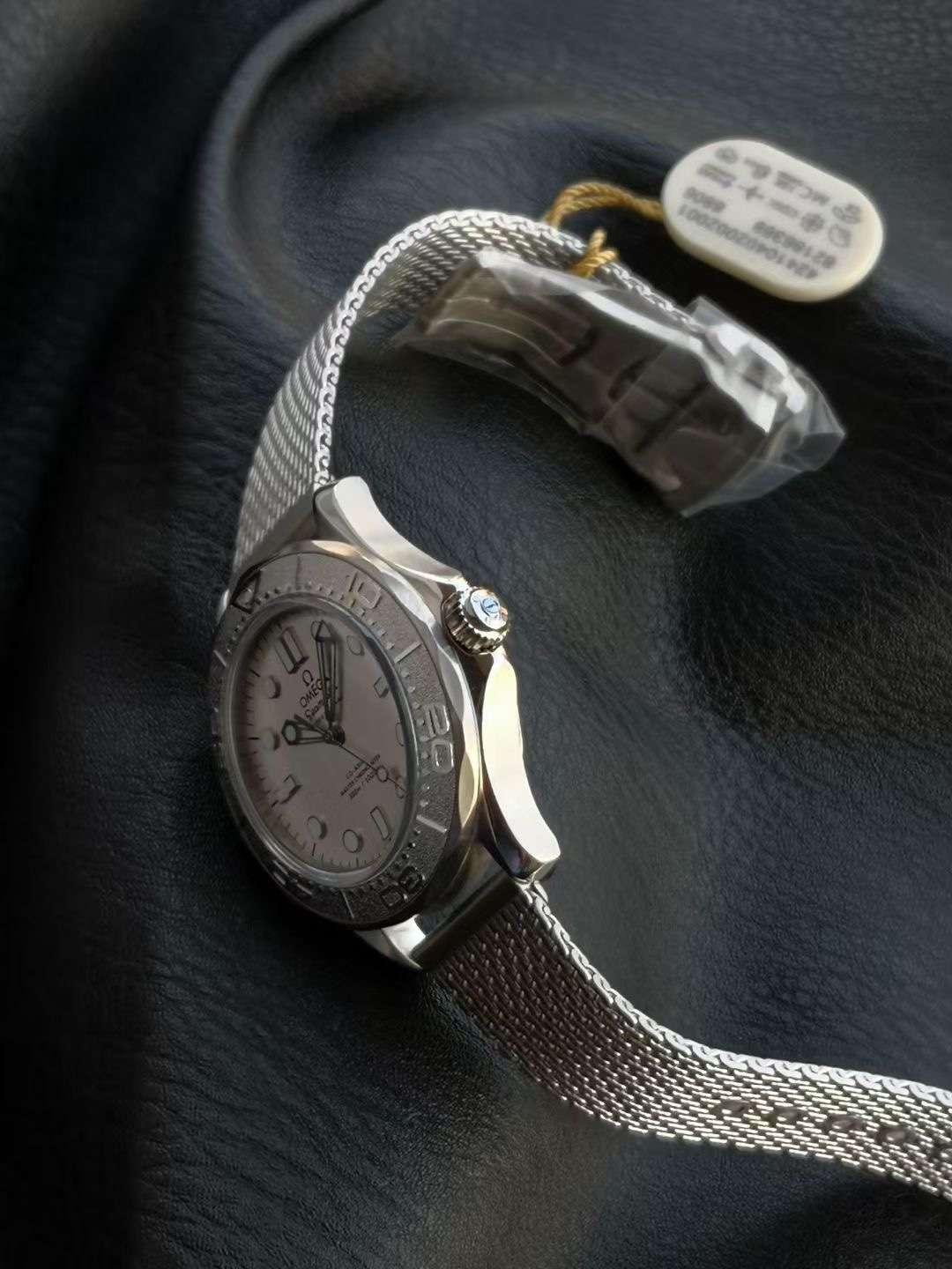 オメガ Seamaster Diver 300M 007エディション グレーメッシュ 210.90.42.20.01.001 画像 7