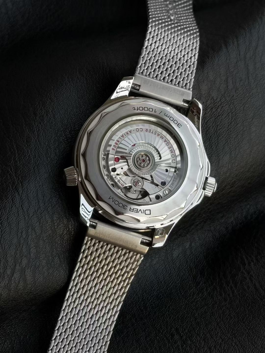 オメガ Seamaster Diver 300M 007エディション グレーメッシュ 210.90.42.20.01.001 画像 9