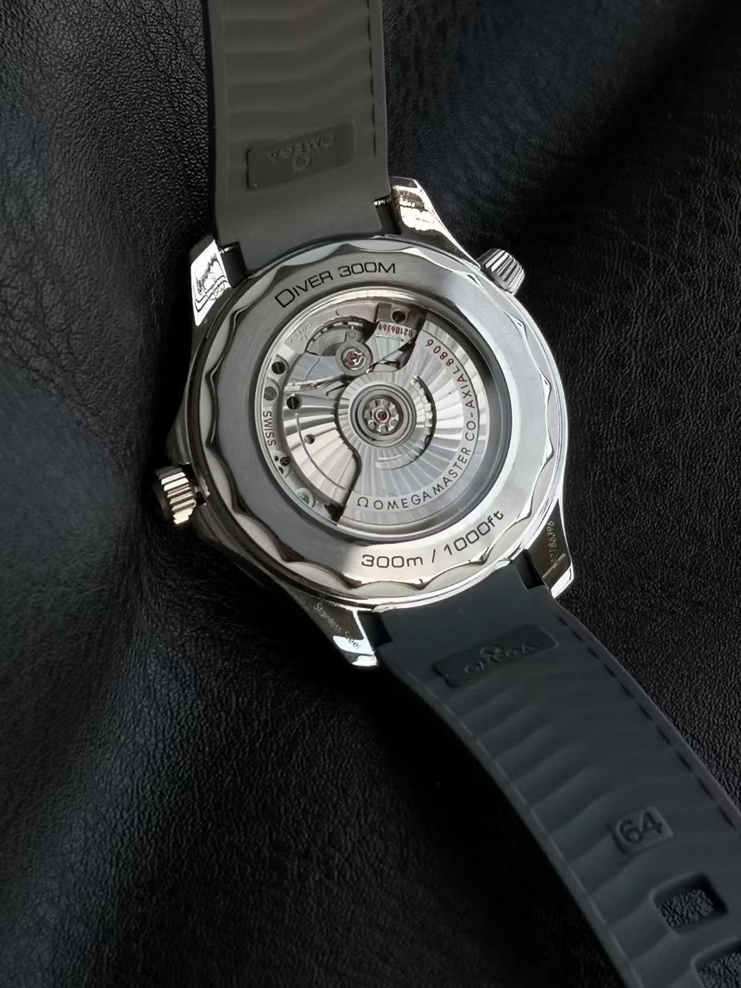 オメガ Seamaster Diver 300M 007エディション グレー ラバーストラップ 210.90.42.20.01.001 画像 9