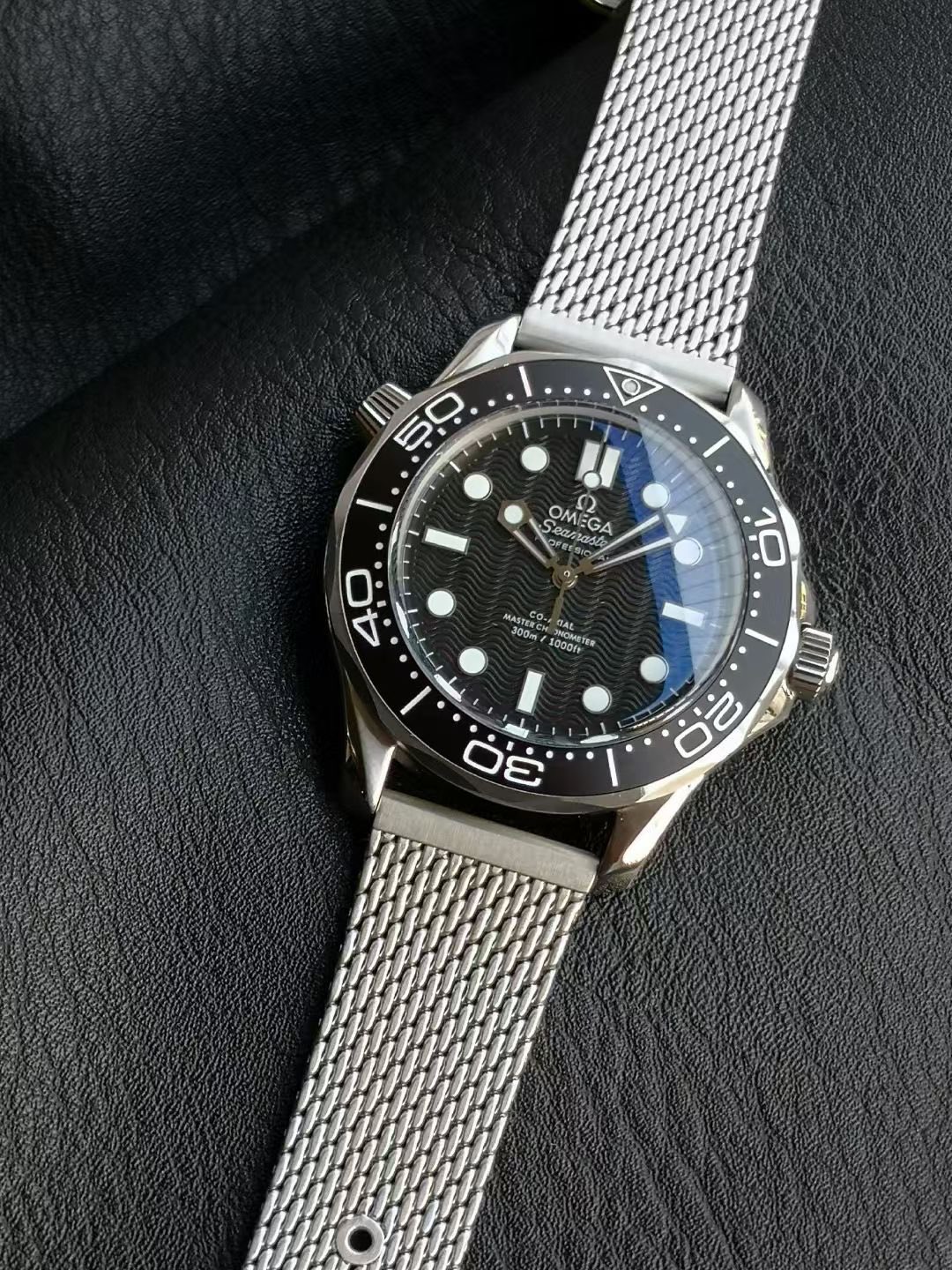 オメガ Seamaster Diver 300M 007エディション ブラック スチールメッシュ 210.90.42.20.01.001 詳細画像 2