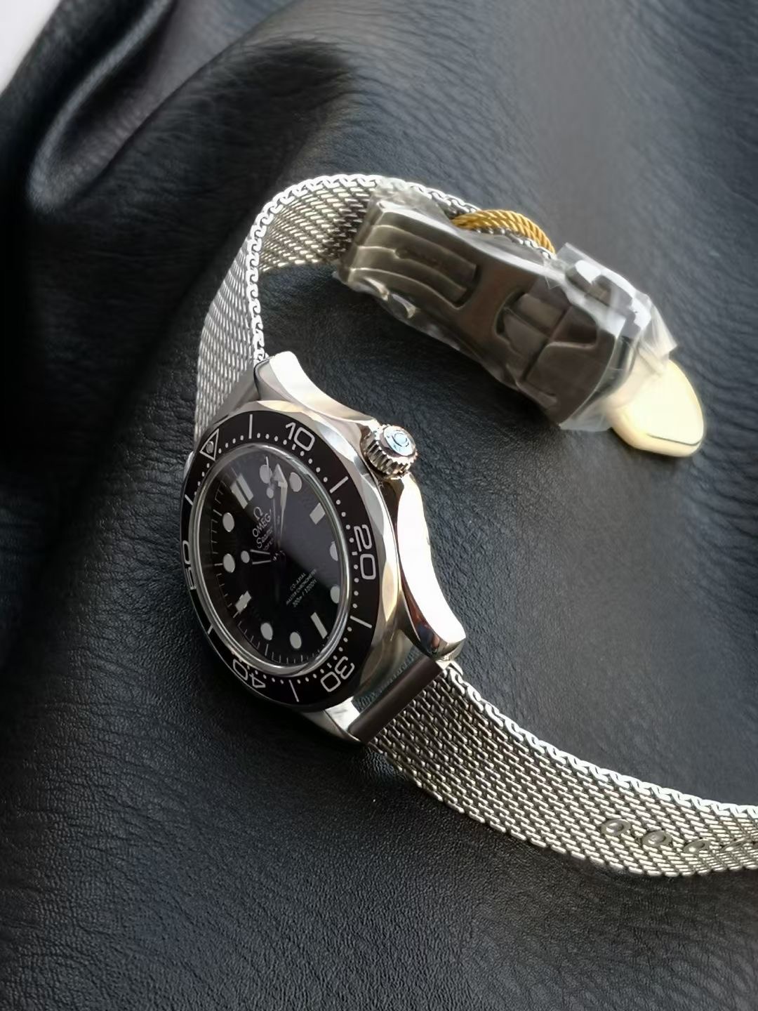 オメガ Seamaster Diver 300M 007エディション ブラック スチールメッシュ 210.90.42.20.01.001 画像 7