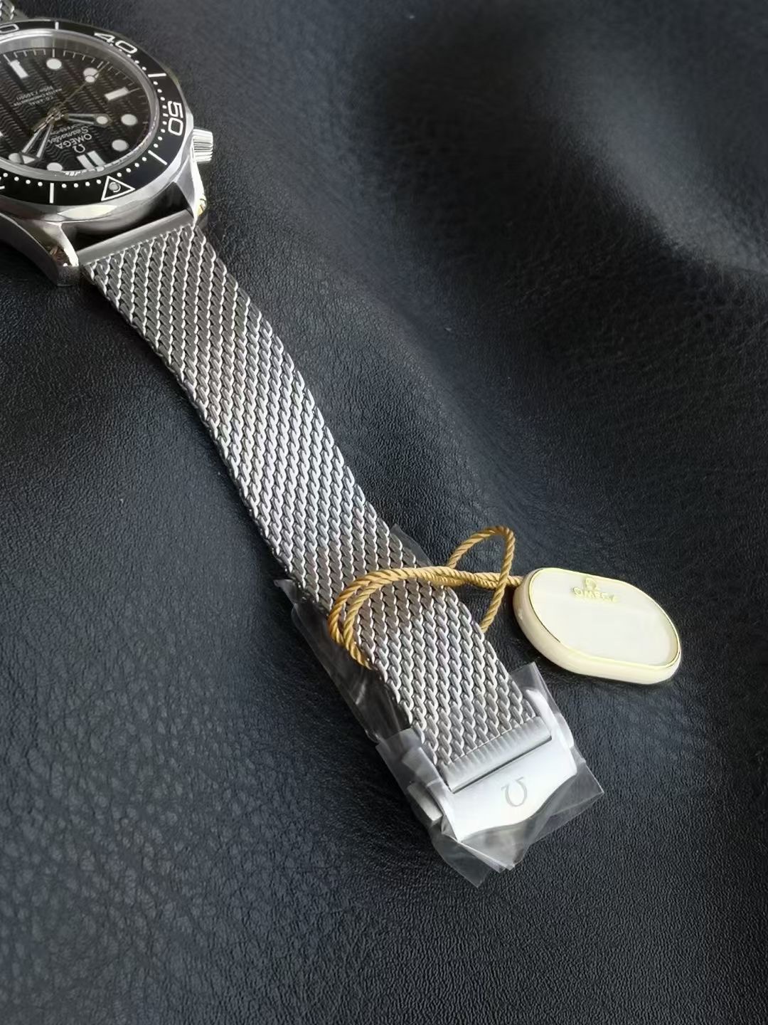 オメガ Seamaster Diver 300M 007エディション ブラック スチールメッシュ 210.90.42.20.01.001 画像 8