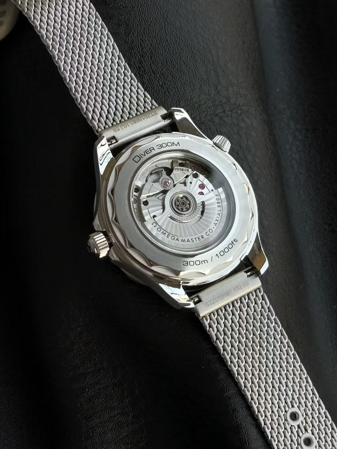 オメガ Seamaster Diver 300M 007エディション ブラック スチールメッシュ 210.90.42.20.01.001 画像 9
