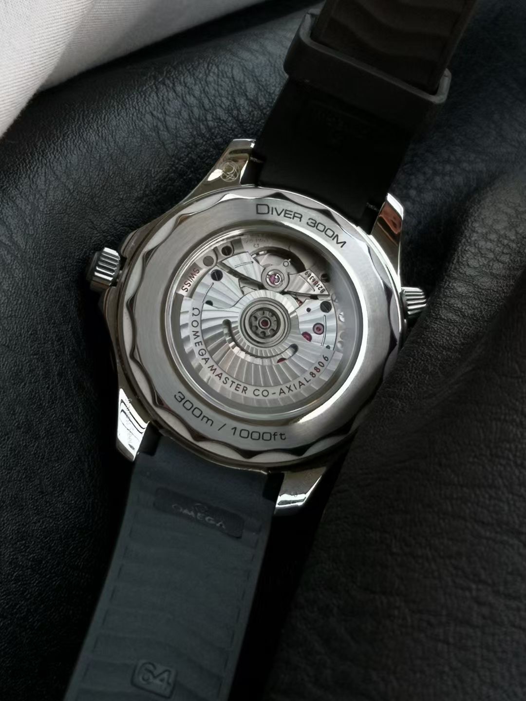 オメガ Seamaster Diver 300M 007エディション ブラック ラバーストラップ 210.90.42.20.01.001 画像 9