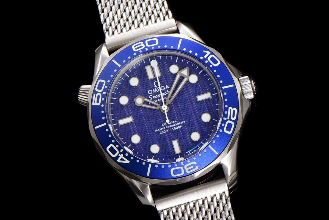 オメガ Seamaster Diver 300M ジェームズ・ボンド60周年 ブルー 210.30.42.20.03.002 詳細画像 2