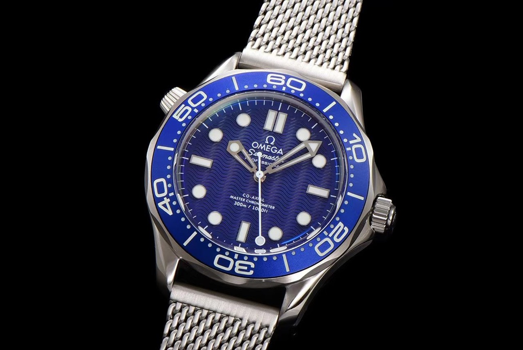 オメガ Seamaster Diver 300M ジェームズ・ボンド60周年 ブルー 210.30.42.20.03.002 詳細画像 3