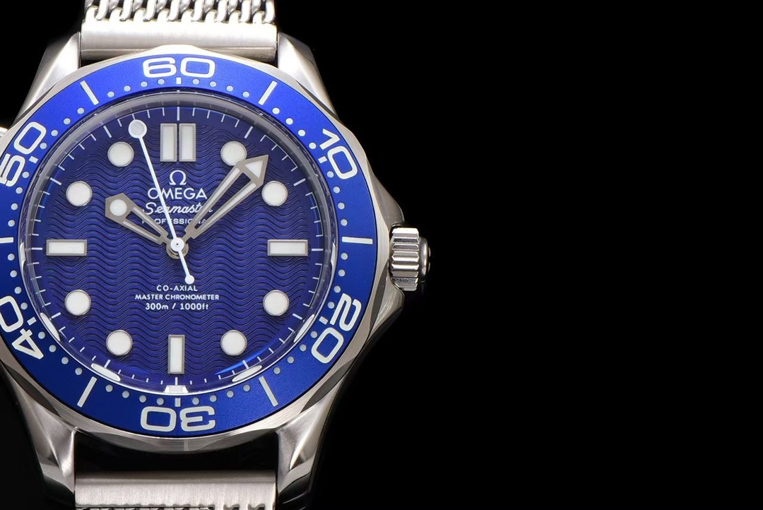 オメガ Seamaster Diver 300M ジェームズ・ボンド60周年 ブルー 210.30.42.20.03.002 画像 4