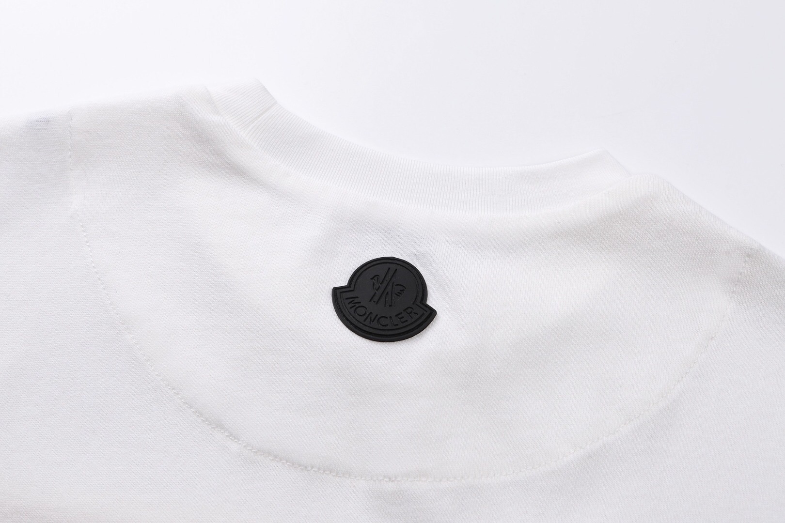 モンクレール 3Dバッジプリント Tシャツ ホワイト 画像 4