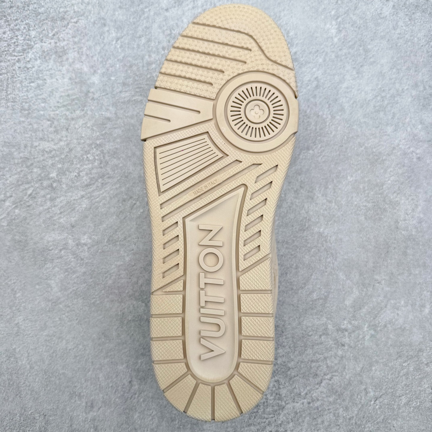 ルイヴィトン Trainer スニーカー ベージュ シグネチャー 画像 9