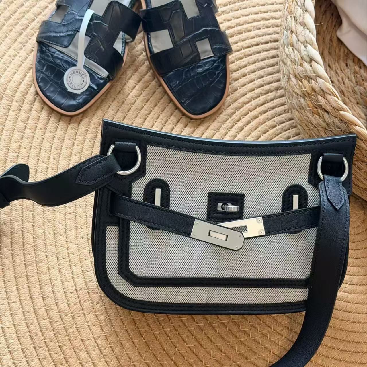 エルメス Jypsiere Mini 23 Hキャンバス スイフト ブラック/エクリュ 詳細画像 3