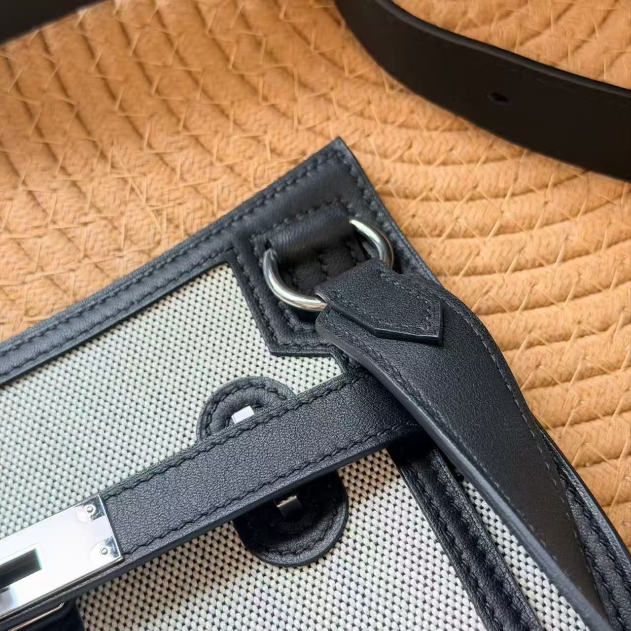 エルメス Jypsiere Mini 23 Hキャンバス スイフト ブラック/エクリュ 画像 4