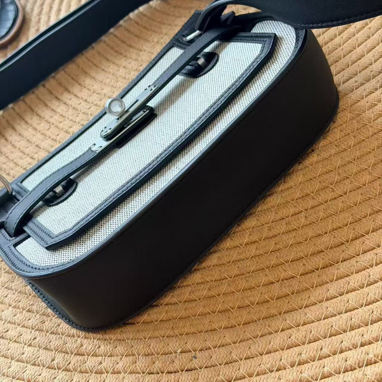 エルメス Jypsiere Mini 23 Hキャンバス スイフト ブラック/エクリュ 画像 6