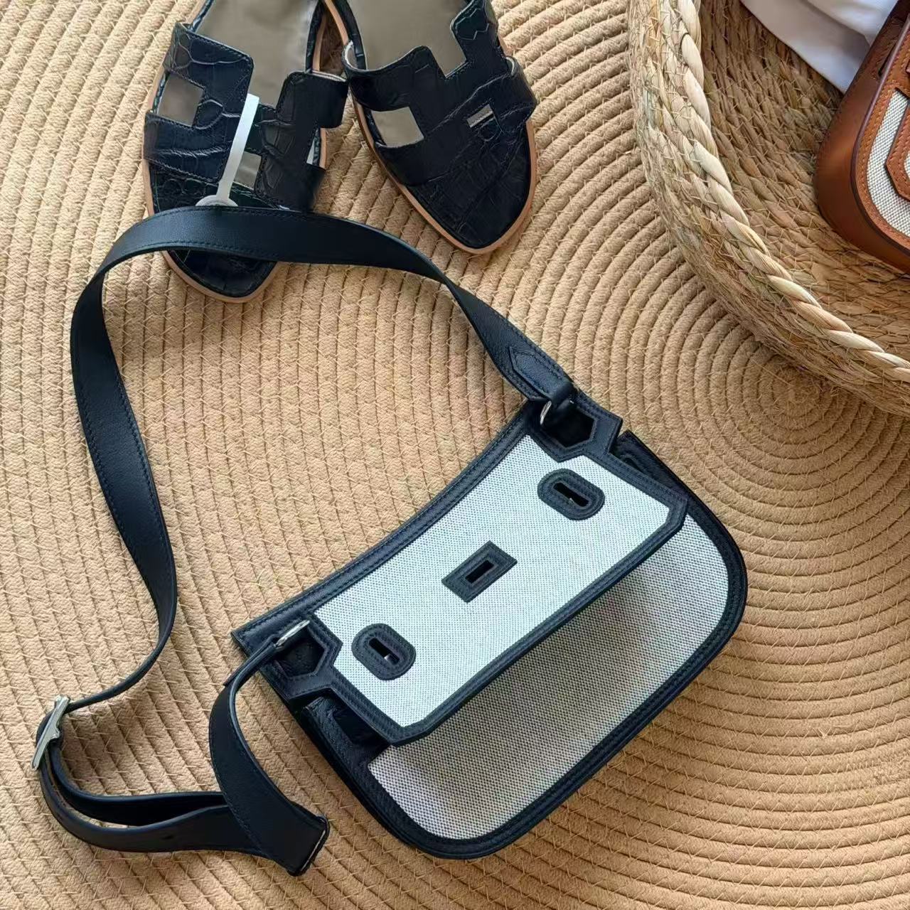 エルメス Jypsiere Mini 23 Hキャンバス スイフト ブラック/エクリュ 画像 8