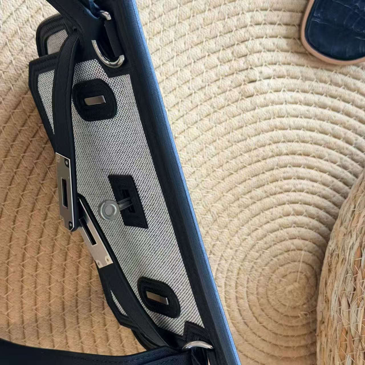 エルメス Jypsiere Mini 23 Hキャンバス スイフト ブラック/エクリュ 画像 9