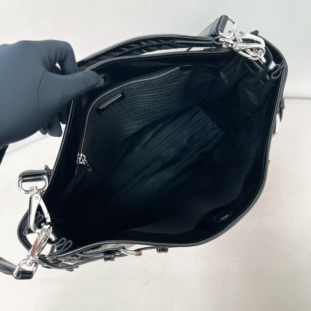 プラダ Bonnie ソフトカーフレザー トートバッグ ブラック 2VH215 画像 8