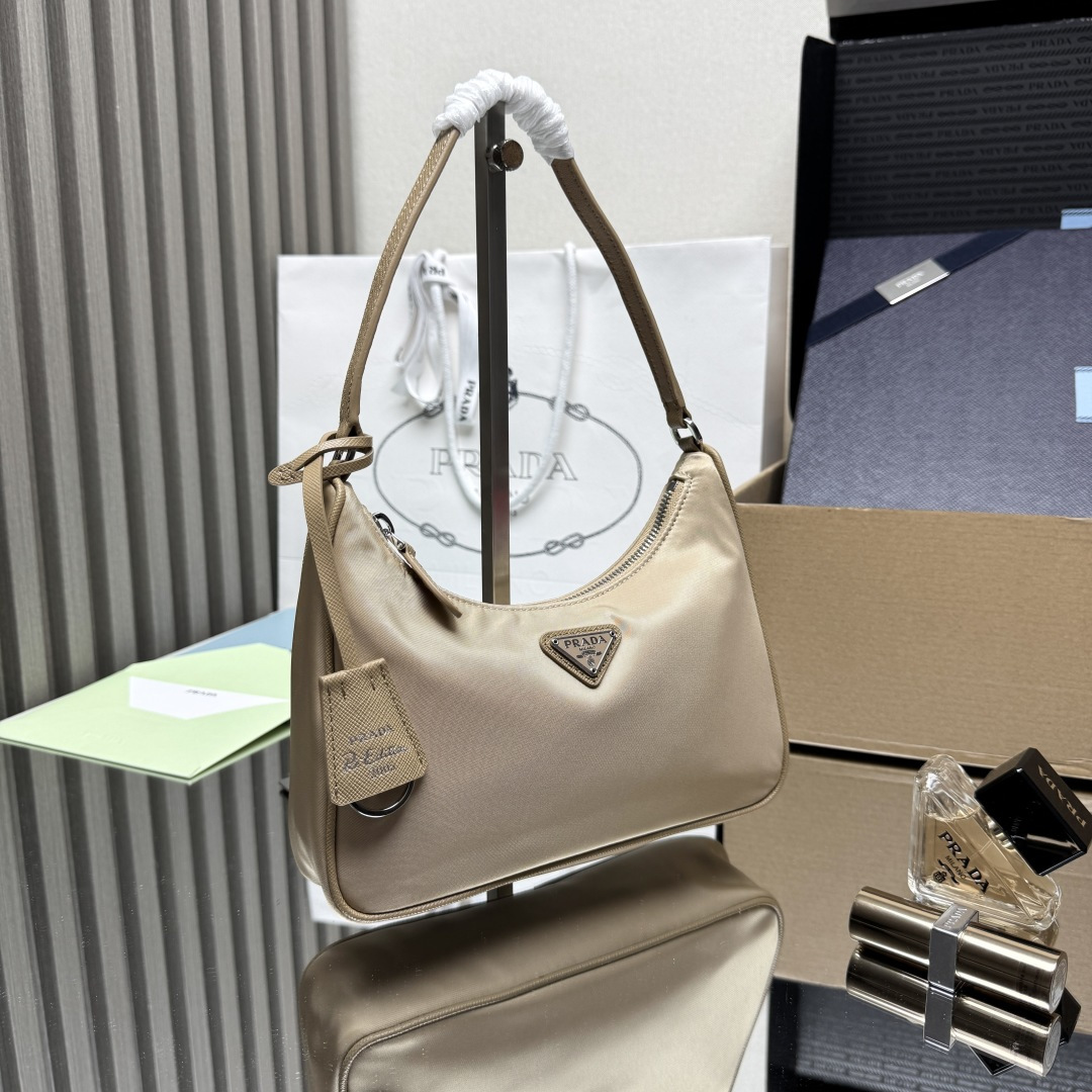 プラダ Re-Edition 2005 Re-Nylon ミニバッグ ベージュ 1NE204 画像 3