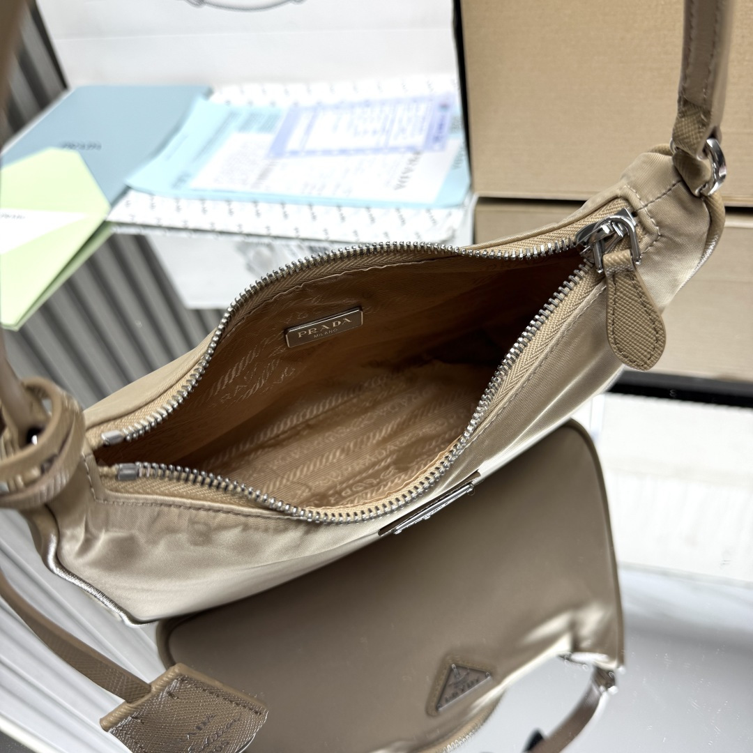 プラダ Re-Edition 2005 Re-Nylon ミニバッグ ベージュ 1NE204 画像 8