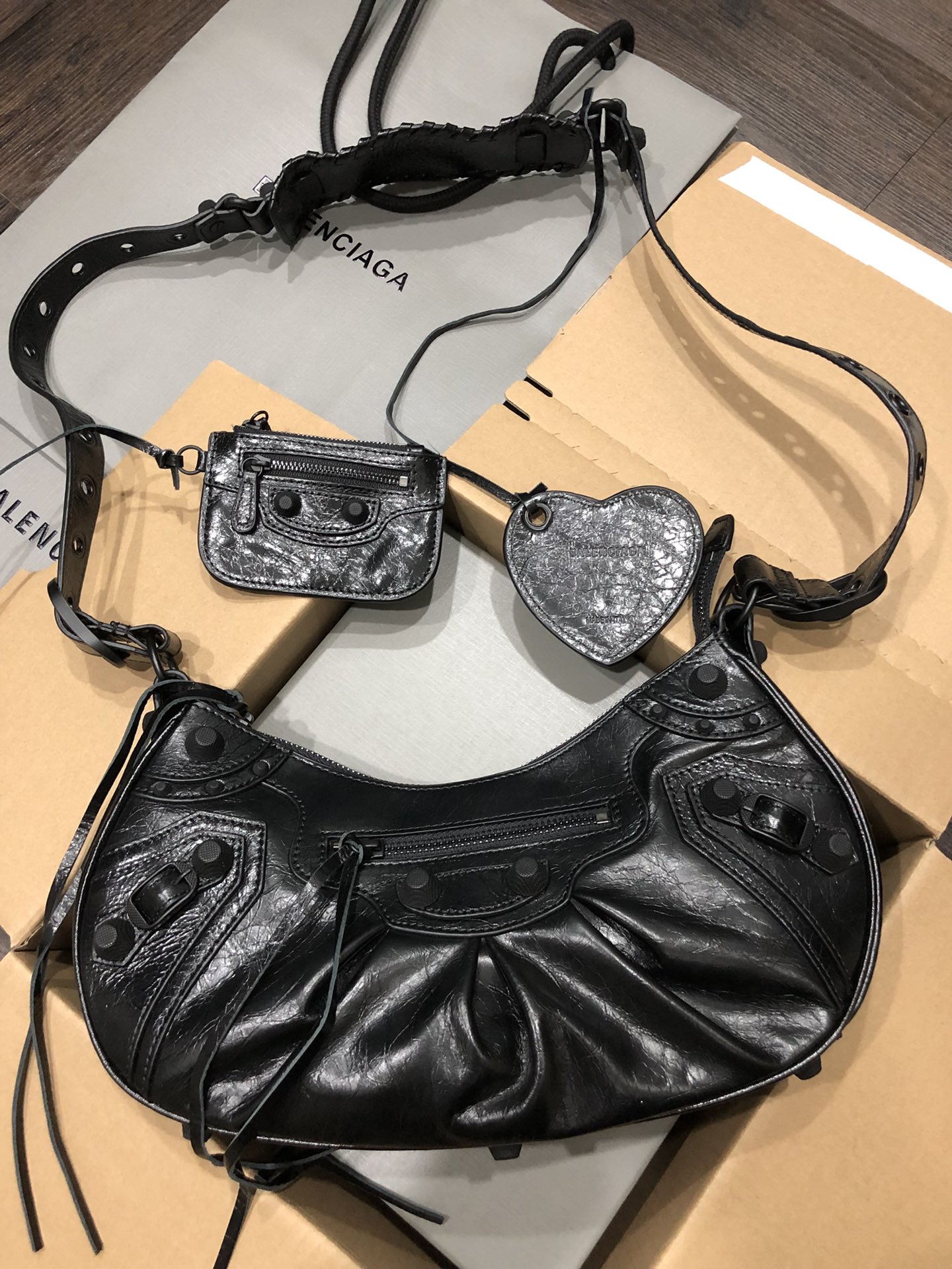 バレンシアガ Le Cagole ショルダーバッグ Small クリンクルブラック ブラック金具 671307 詳細画像 1
