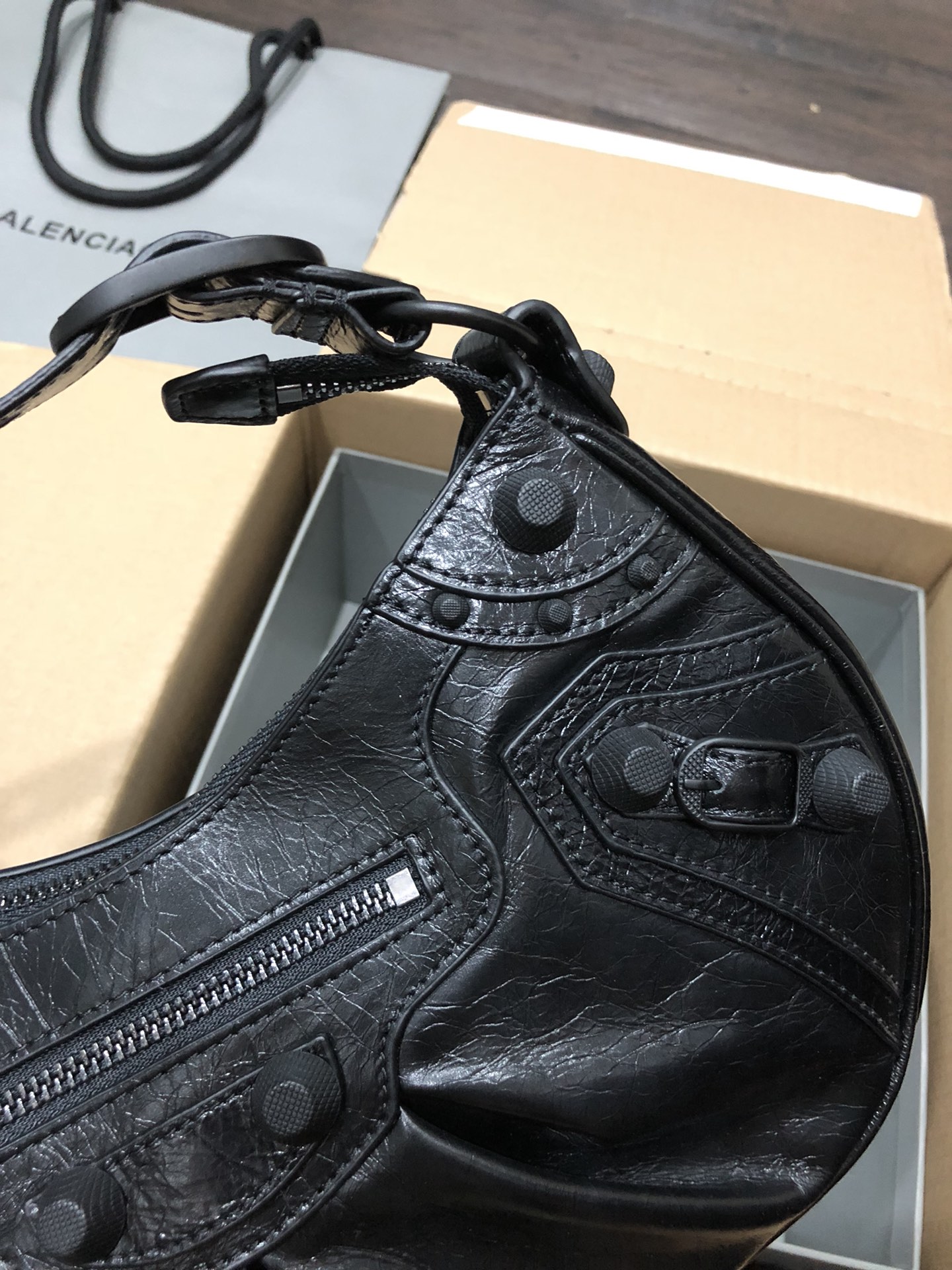 バレンシアガ Le Cagole ショルダーバッグ Small クリンクルブラック ブラック金具 671307 詳細画像 3