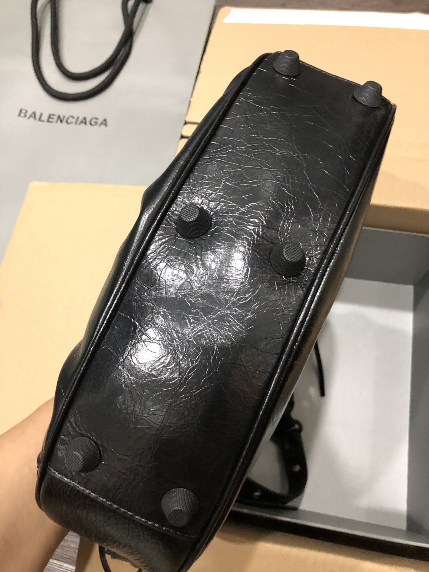 バレンシアガ Le Cagole ショルダーバッグ Small クリンクルブラック ブラック金具 671307 画像 5
