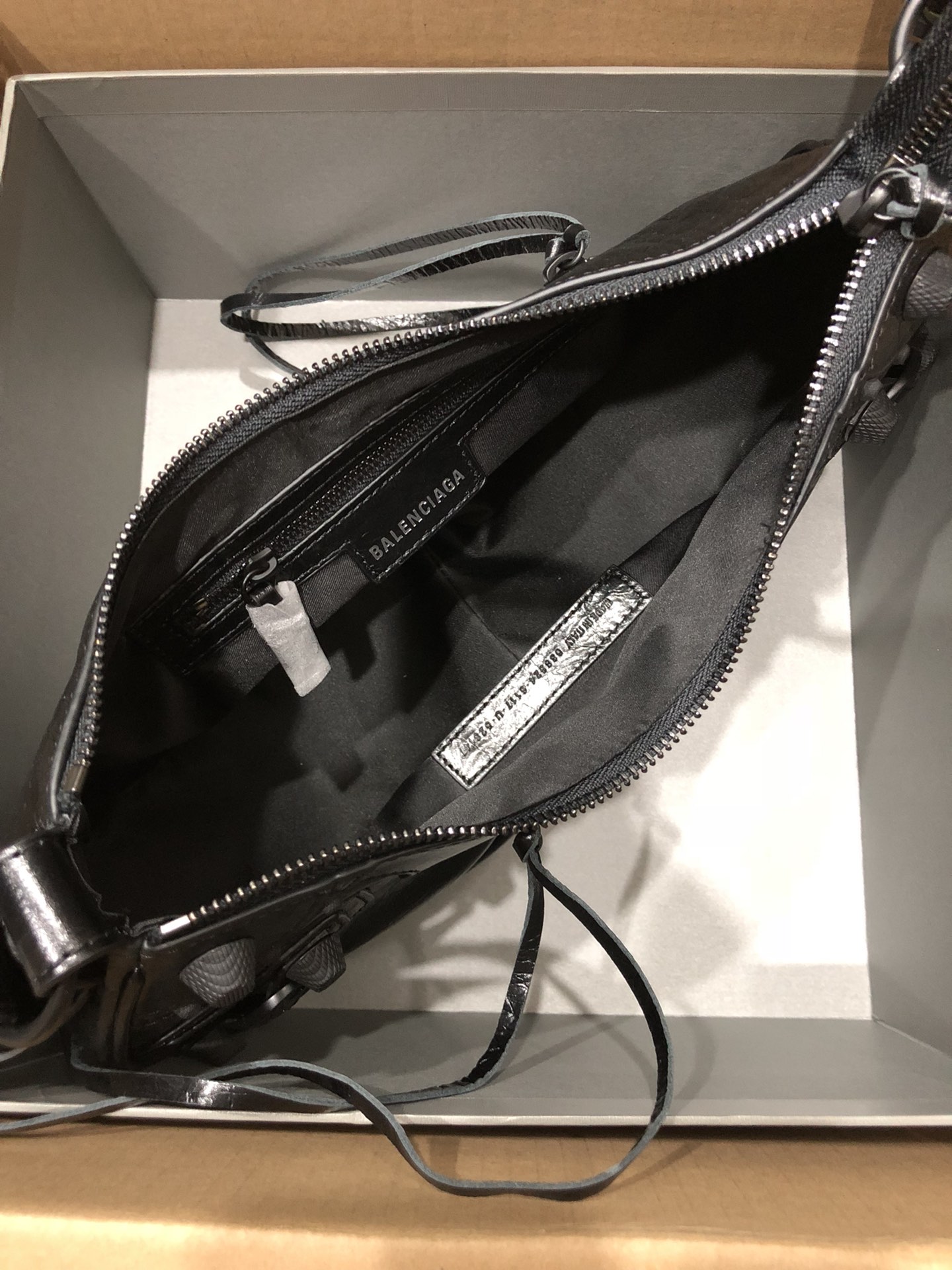 バレンシアガ Le Cagole ショルダーバッグ Small クリンクルブラック ブラック金具 671307 画像 7