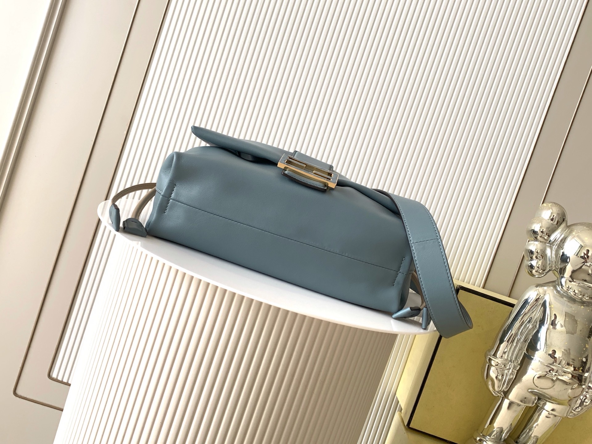 フェンディ Mamma Baguette Medium ナッパレザー バッグ ライトブルー 8BR833 AQ0D F199A 画像 4