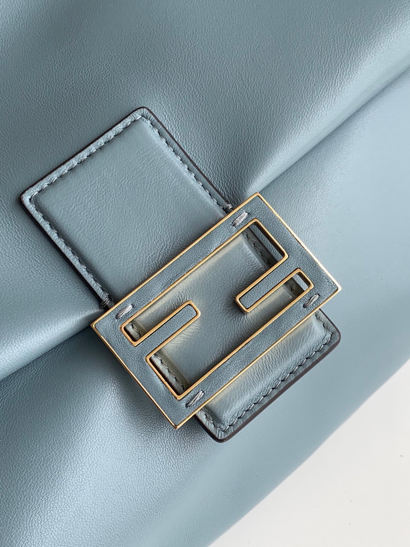 フェンディ Mamma Baguette Medium ナッパレザー バッグ ライトブルー 8BR833 AQ0D F199A 画像 9