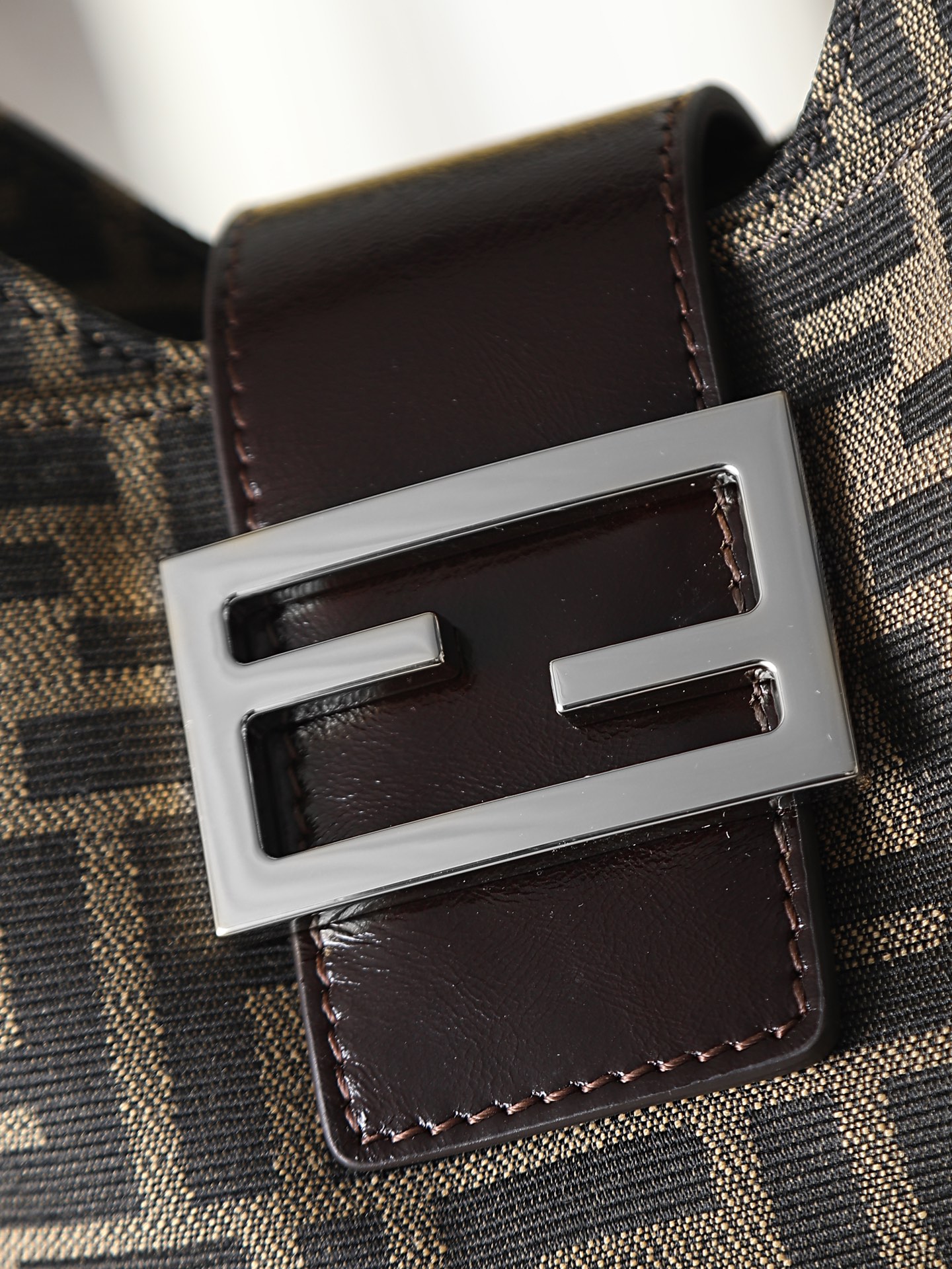 フェンディ ヴィンテージ Zucca FFバックル ショルダーバッグ シルバー 詳細画像 3
