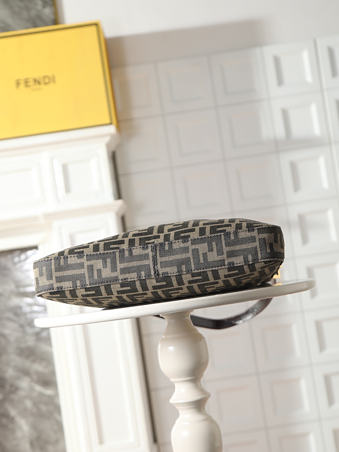 フェンディ ヴィンテージ Zucca FFバックル ショルダーバッグ ゴールド 画像 9