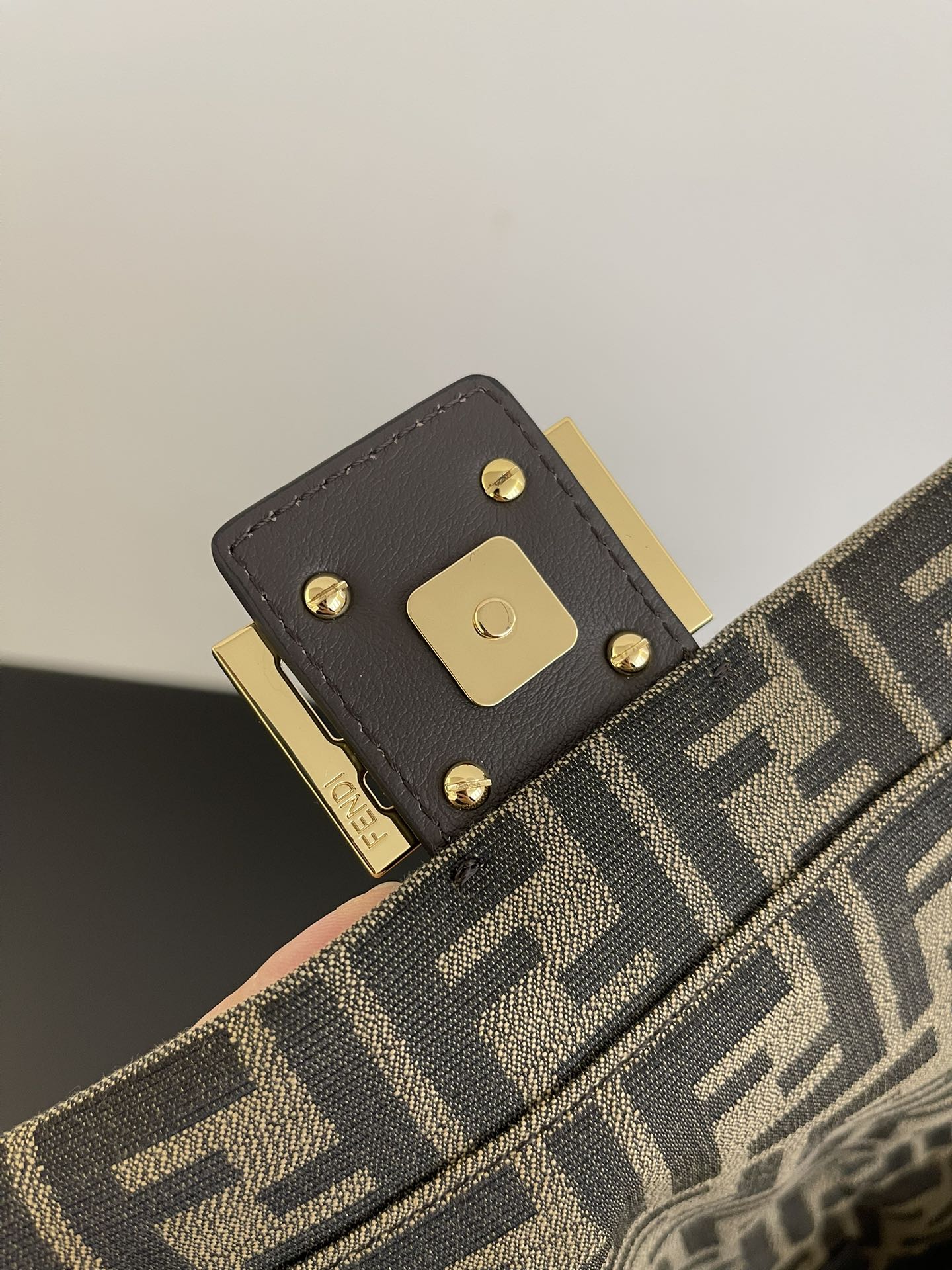 フェンディ FFジャカード ドローストリング バックパック ブラウン 8BZ057 AVQC F1GL7 画像 4