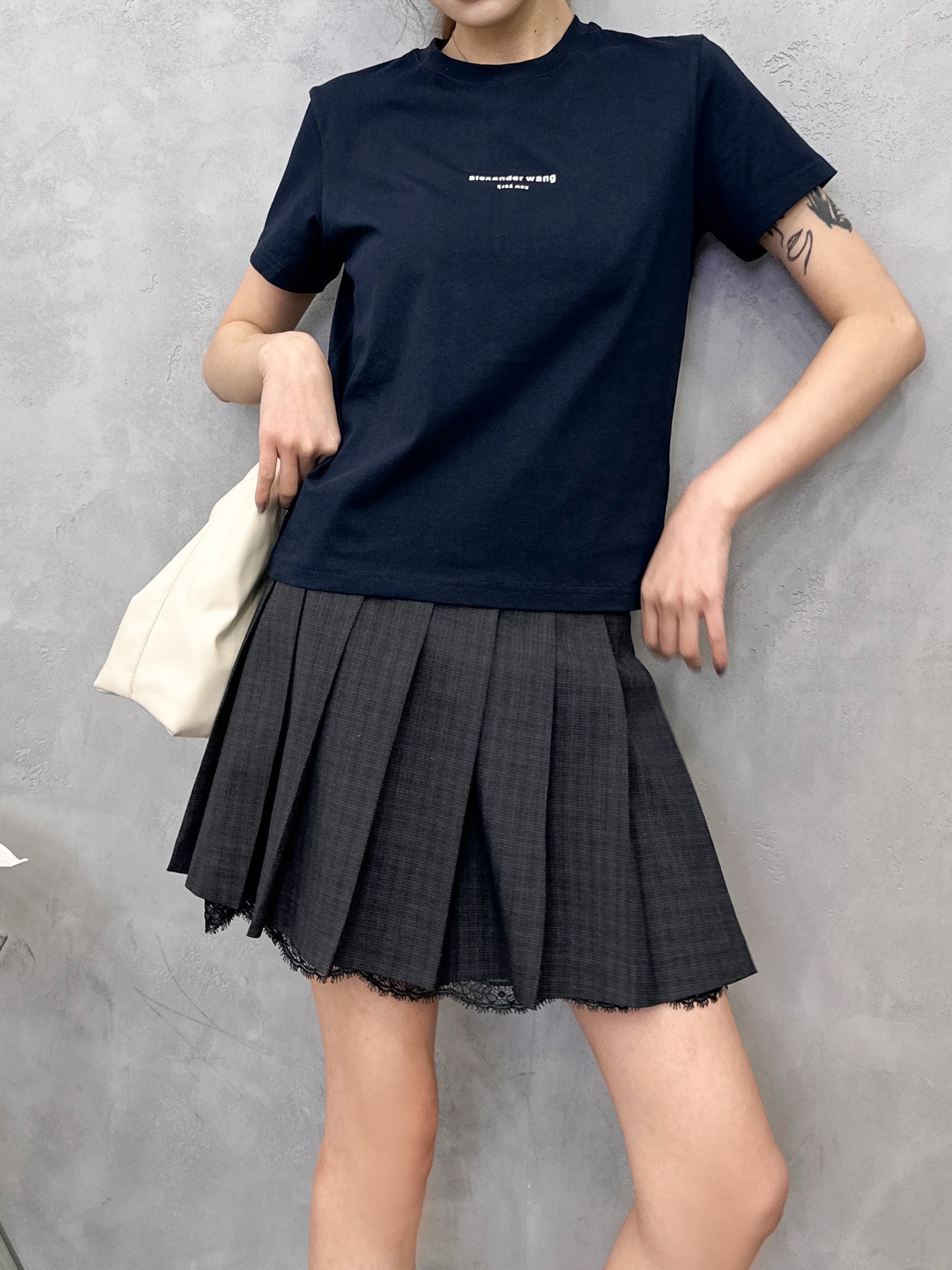 アレキサンダーワン パフロゴ 半袖Tシャツ ウォッシュドネイビー 画像 9