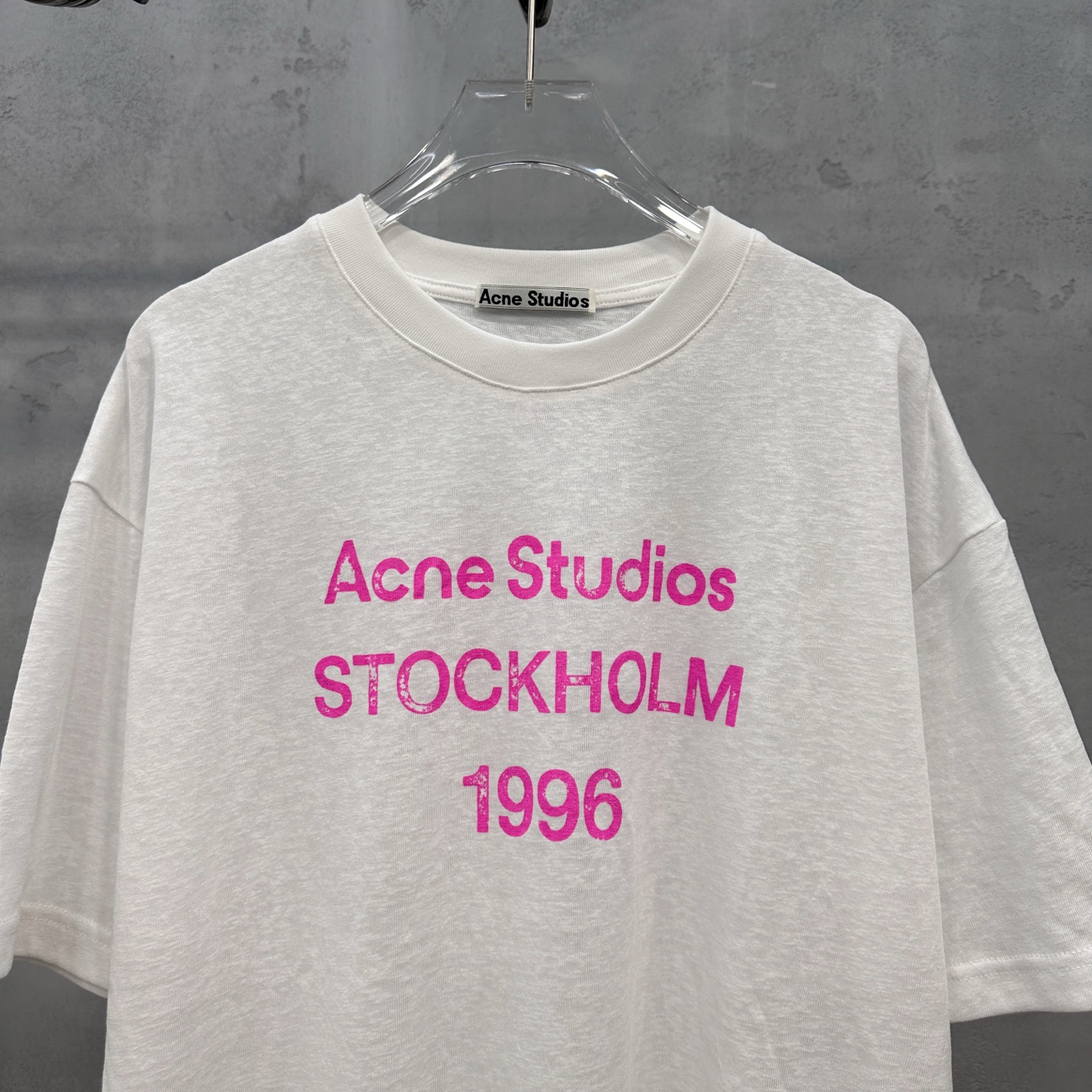 アクネ ストゥディオズ 1996ロゴ 半袖Tシャツ オフホワイト ピンク 詳細画像 2