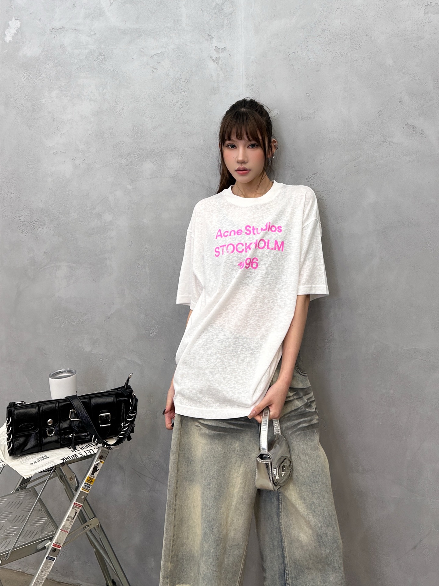 アクネ ストゥディオズ 1996ロゴ 半袖Tシャツ オフホワイト ピンク 画像 9