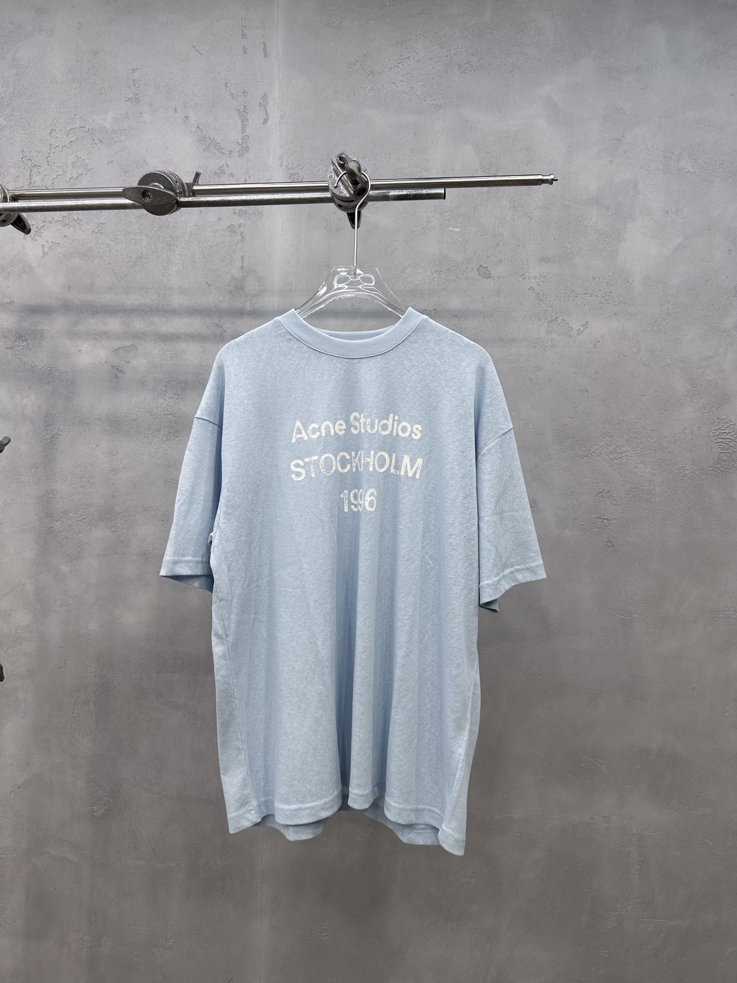アクネ ストゥディオズ 1996ロゴ 半袖Tシャツ ライトブルー 詳細画像 1
