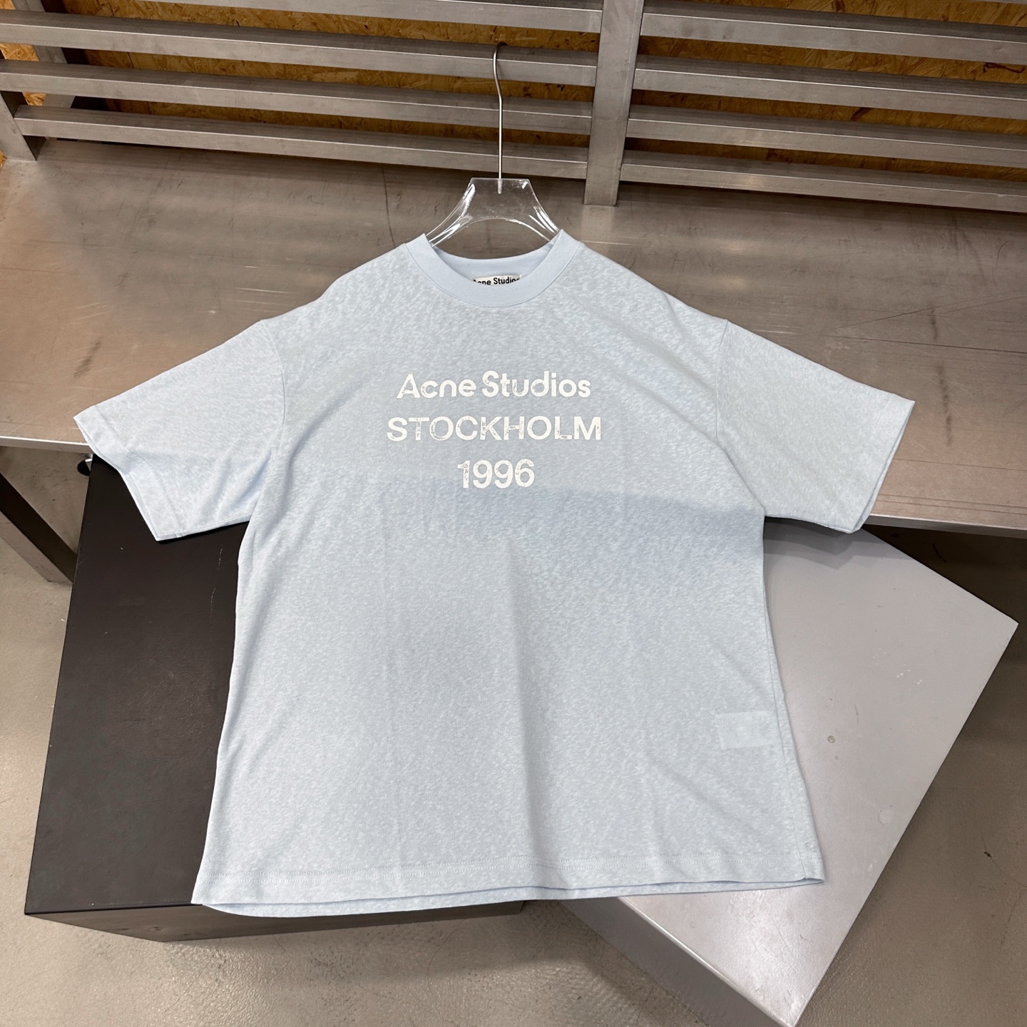 アクネ ストゥディオズ 1996ロゴ 半袖Tシャツ ライトブルー 画像 4