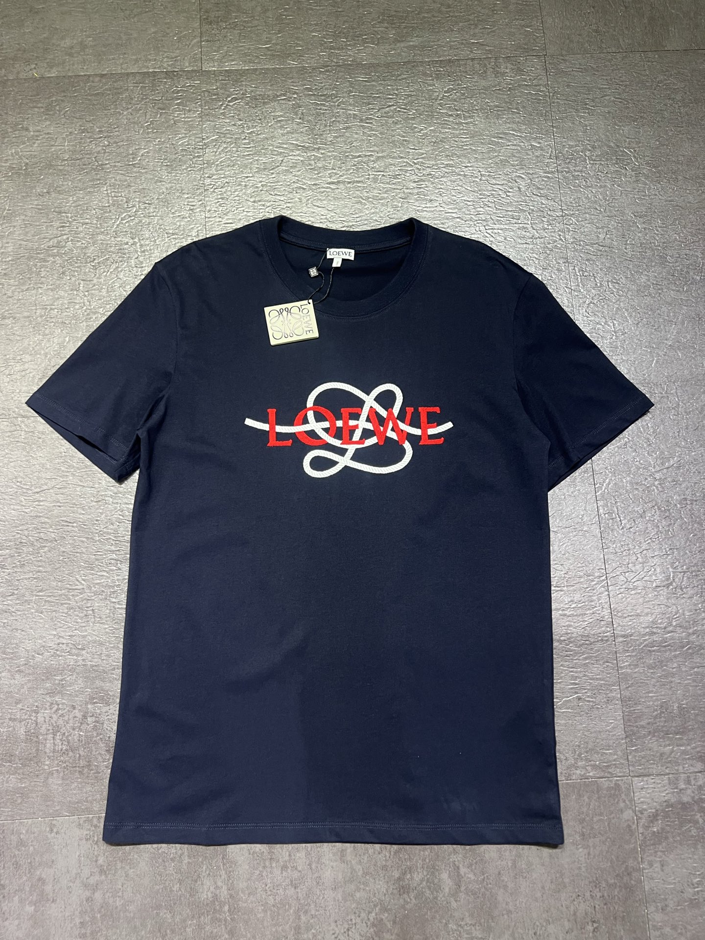 ロエベ アナグラム刺繍ロゴ Tシャツ ネイビー ホワイト 画像 4