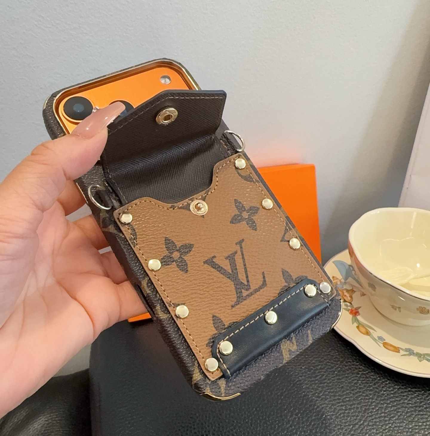 ルイ ヴィトン トランクスタイル モノグラム カードホルダー フォンケース ブラウン 画像 9