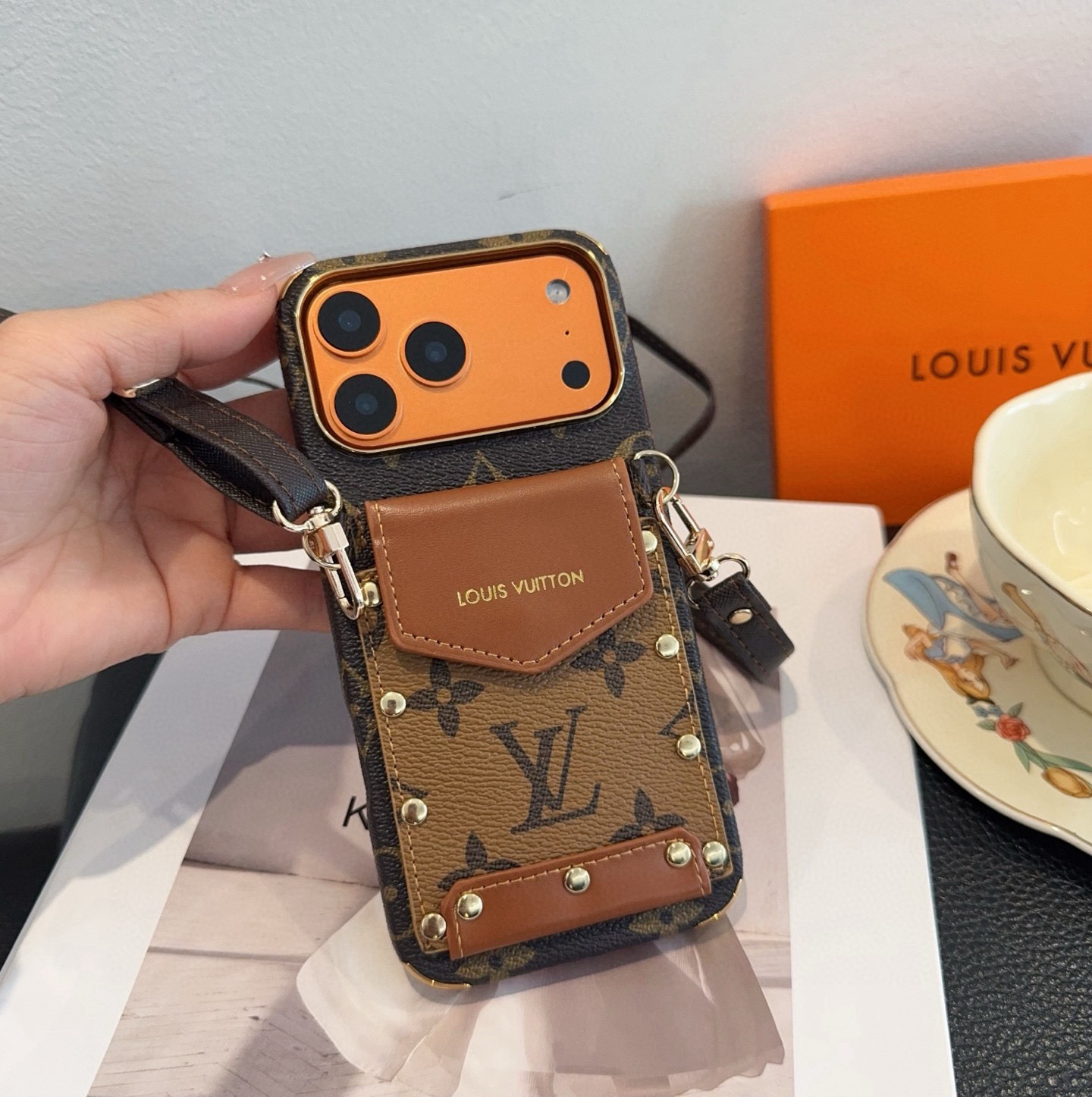 ルイ ヴィトン トランクスタイル モノグラム カードホルダー フォンケース ブラック 詳細画像 2